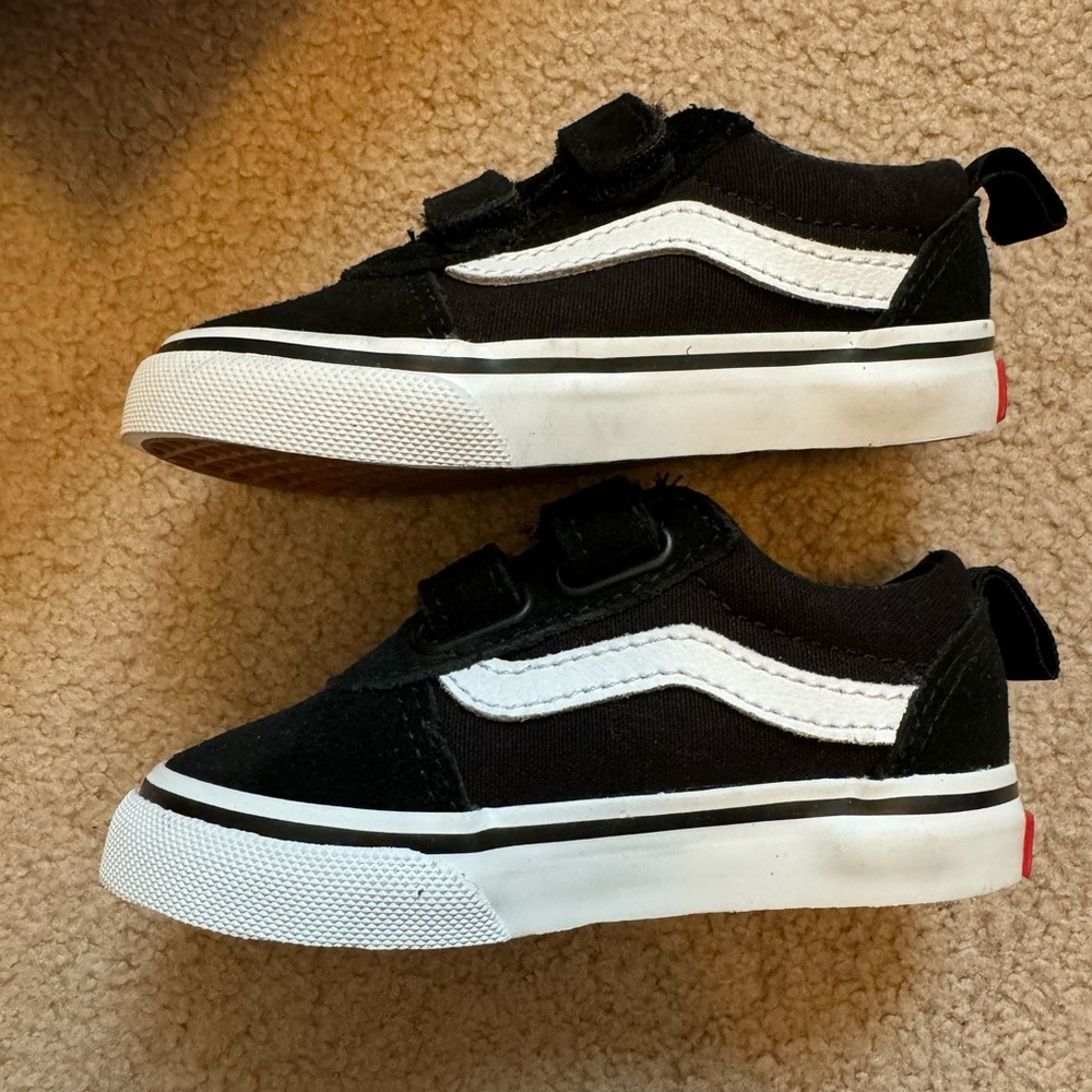 Brand new never worn Black and White toddler Vans! Suede Ward V style size 6.